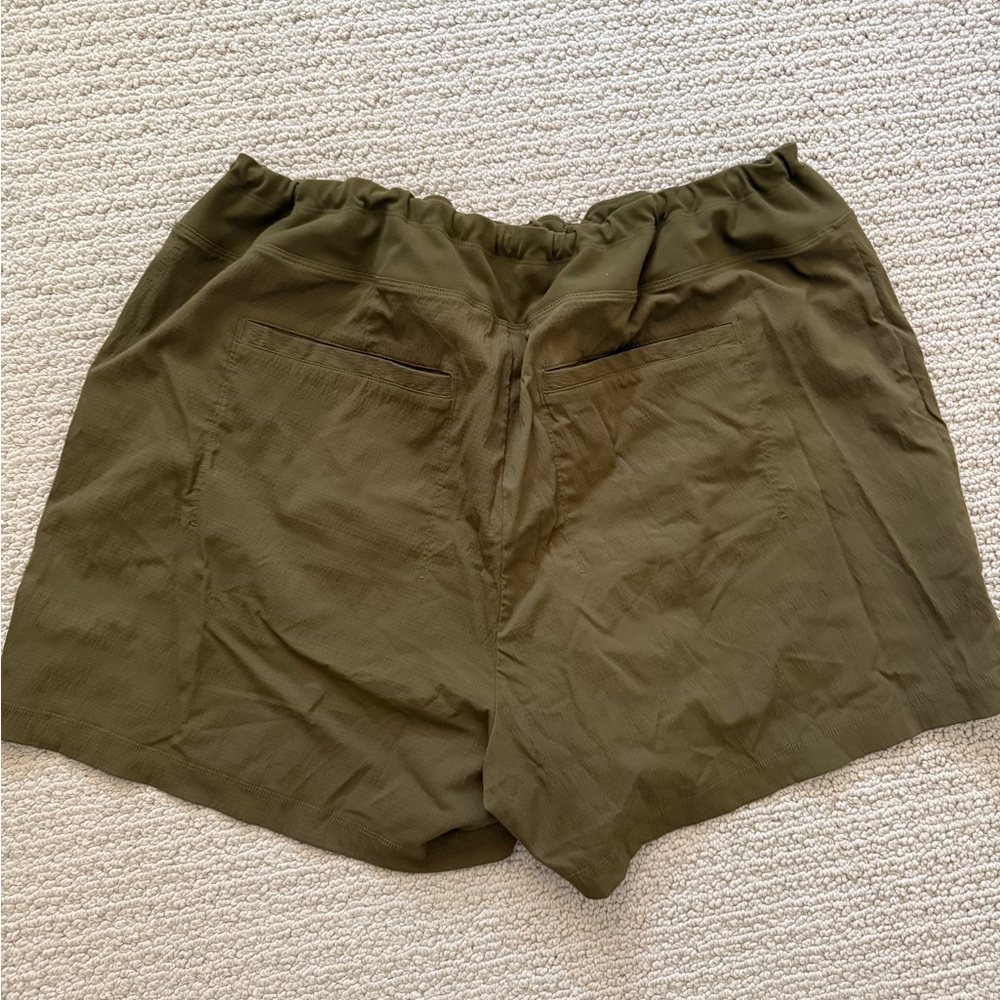 Athleta womens olive  Shorts